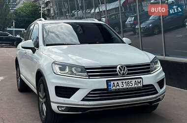 Позашляховик / Кросовер Volkswagen Touareg 2015 в Києві
