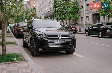 Внедорожник / Кроссовер Volkswagen Touareg 2010 в Киеве