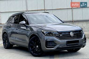 Позашляховик / Кросовер Volkswagen Touareg 2019 в Ужгороді