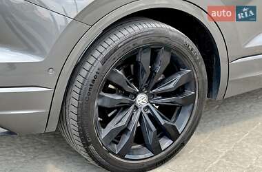 Внедорожник / Кроссовер Volkswagen Touareg 2019 в 
