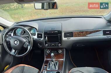 Позашляховик / Кросовер Volkswagen Touareg 2012 в 