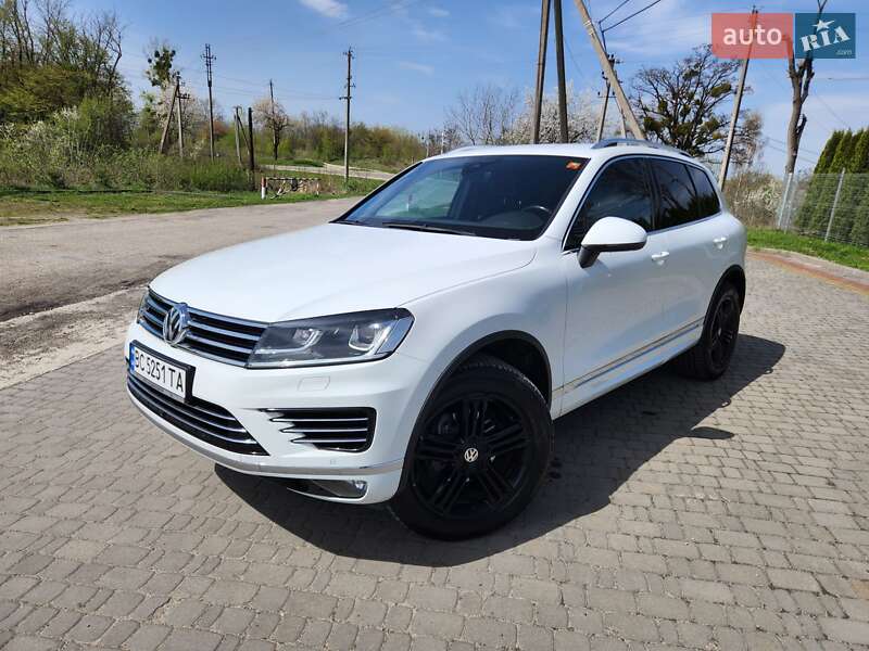 Внедорожник / Кроссовер Volkswagen Touareg 2016 в 