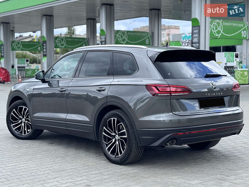 Позашляховик / Кросовер Volkswagen Touareg 2020 в Києві