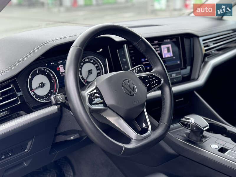 Позашляховик / Кросовер Volkswagen Touareg 2020 в Києві