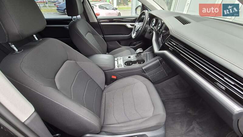 Внедорожник / Кроссовер Volkswagen Touareg 2020 в Киеве