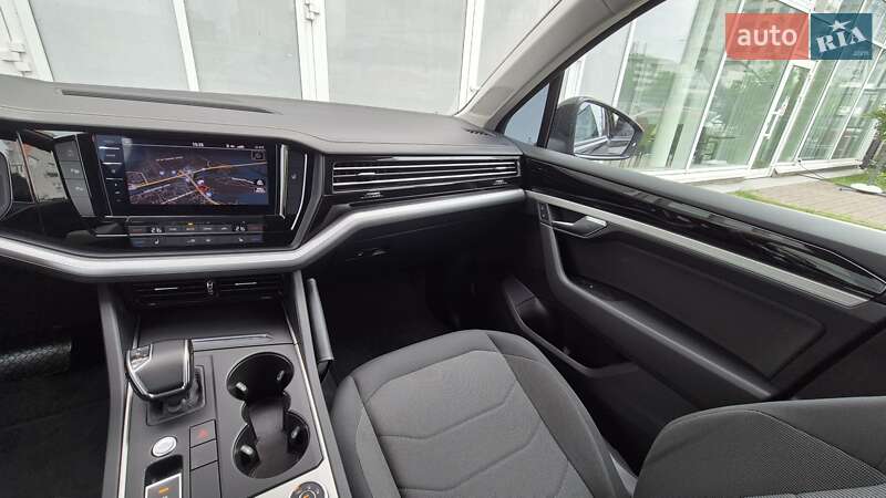 Внедорожник / Кроссовер Volkswagen Touareg 2020 в Киеве