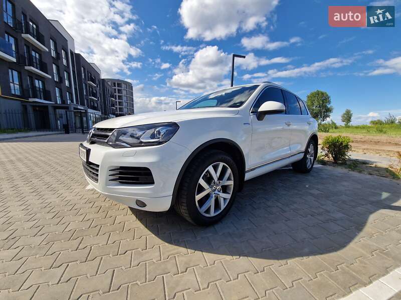 Позашляховик / Кросовер Volkswagen Touareg 2013 в Києві