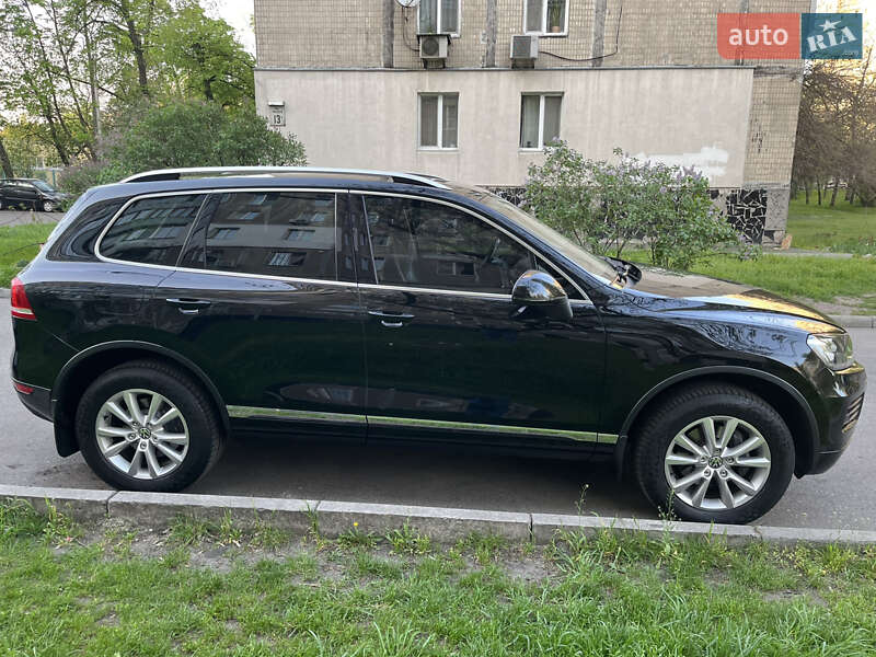 Позашляховик / Кросовер Volkswagen Touareg 2014 в Києві