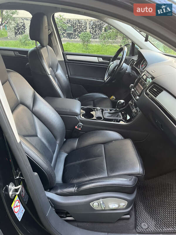 Позашляховик / Кросовер Volkswagen Touareg 2014 в Києві