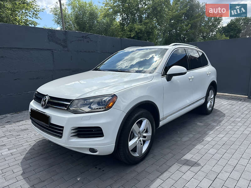 Позашляховик / Кросовер Volkswagen Touareg 2012 в Києві