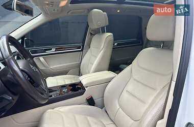Позашляховик / Кросовер Volkswagen Touareg 2012 в 