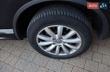 Внедорожник / Кроссовер Volkswagen Touareg 2013 в 