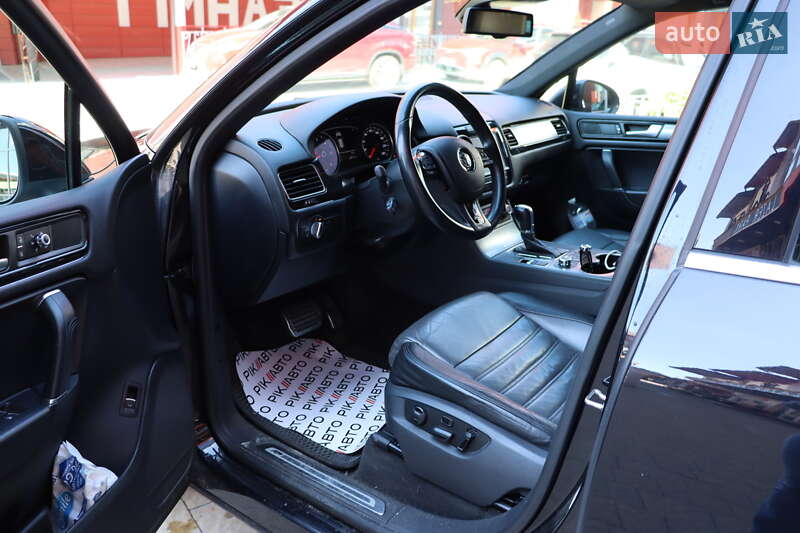 Внедорожник / Кроссовер Volkswagen Touareg 2013 в Львове