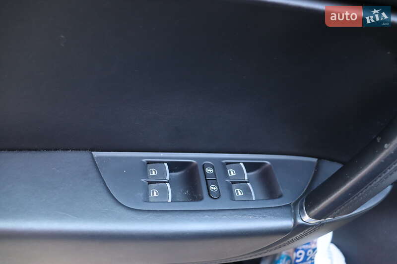 Внедорожник / Кроссовер Volkswagen Touareg 2013 в Львове