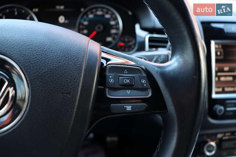 Внедорожник / Кроссовер Volkswagen Touareg 2013 в Львове