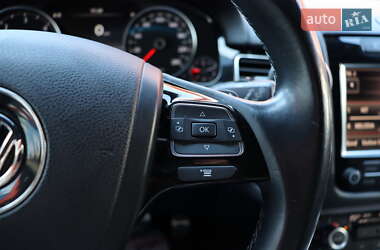 Внедорожник / Кроссовер Volkswagen Touareg 2013 в 
