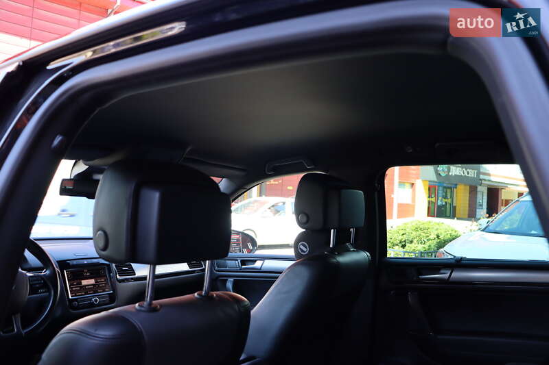 Внедорожник / Кроссовер Volkswagen Touareg 2013 в Львове