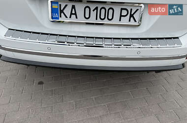 Позашляховик / Кросовер Volkswagen Touareg 2016 в 