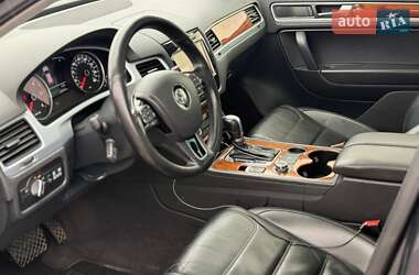 Внедорожник / Кроссовер Volkswagen Touareg 2011 в 