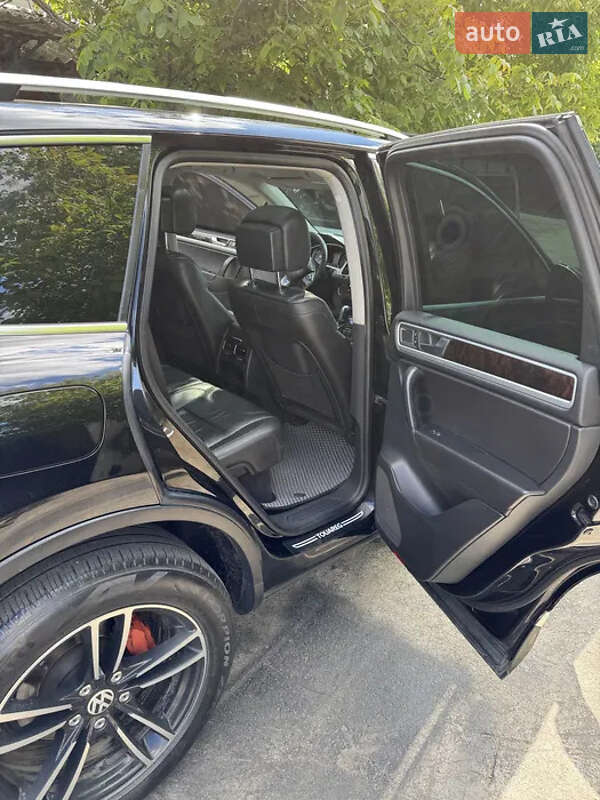 Позашляховик / Кросовер Volkswagen Touareg 2013 в Черкасах