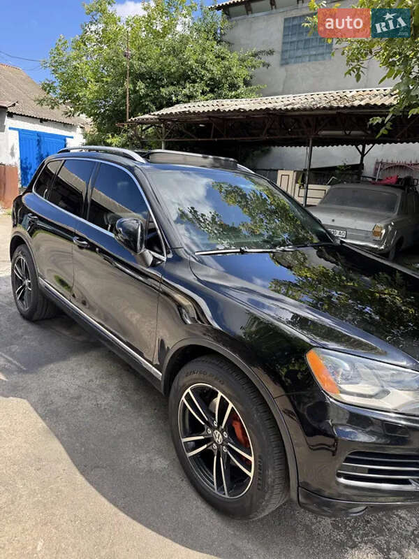 Позашляховик / Кросовер Volkswagen Touareg 2013 в Черкасах