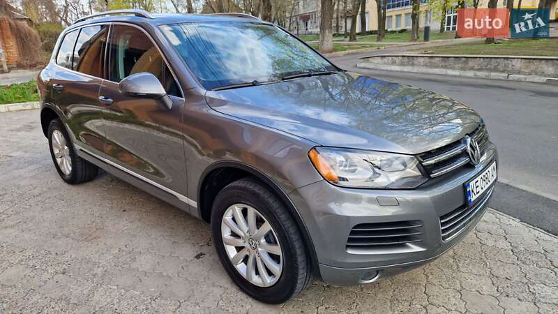 Позашляховик / Кросовер Volkswagen Touareg 2014 в Дніпрі