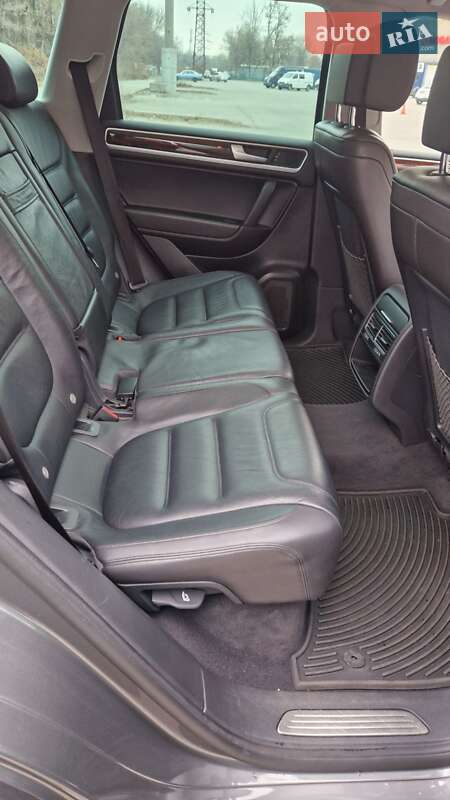 Позашляховик / Кросовер Volkswagen Touareg 2014 в Дніпрі