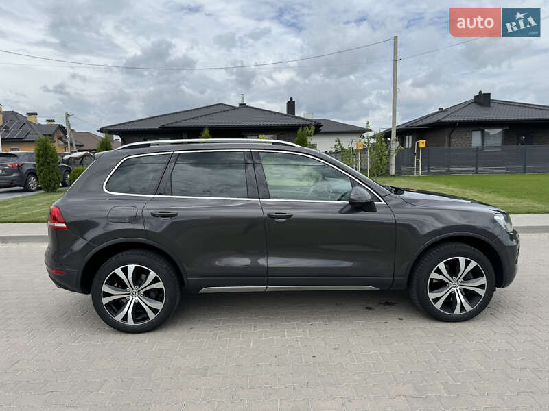Внедорожник / Кроссовер Volkswagen Touareg 2011 в Ровно