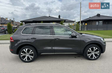 Позашляховик / Кросовер Volkswagen Touareg 2011 в 