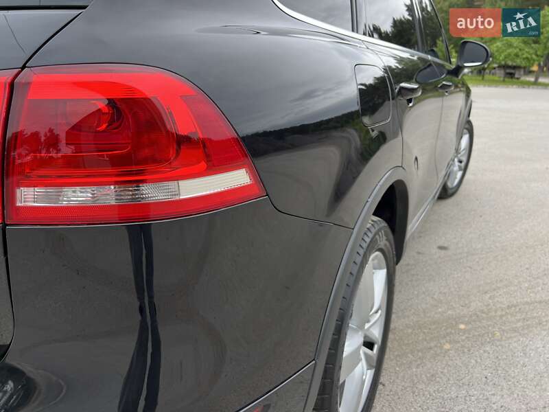 Внедорожник / Кроссовер Volkswagen Touareg 2011 в Радивилове