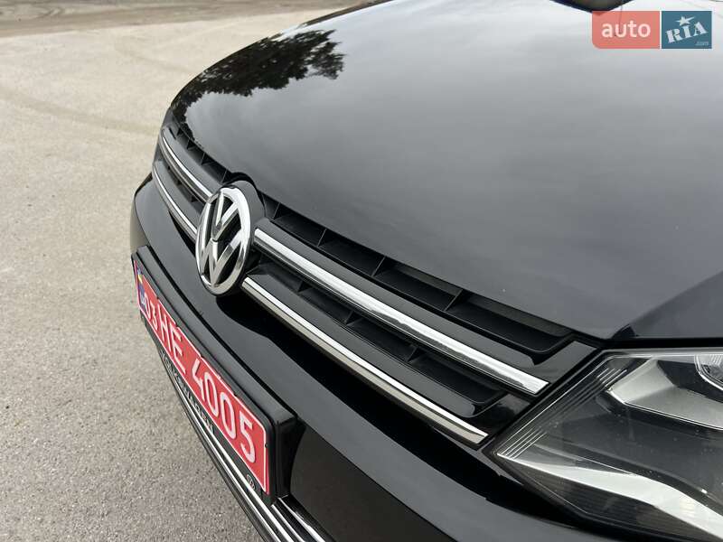 Внедорожник / Кроссовер Volkswagen Touareg 2011 в Радивилове