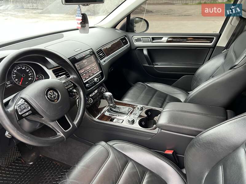 Внедорожник / Кроссовер Volkswagen Touareg 2011 в Радивилове