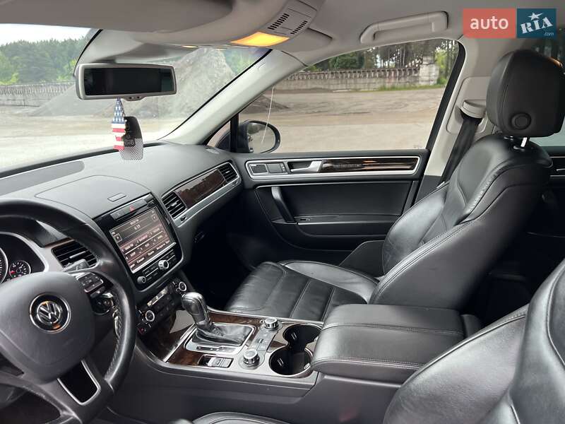 Внедорожник / Кроссовер Volkswagen Touareg 2011 в Радивилове