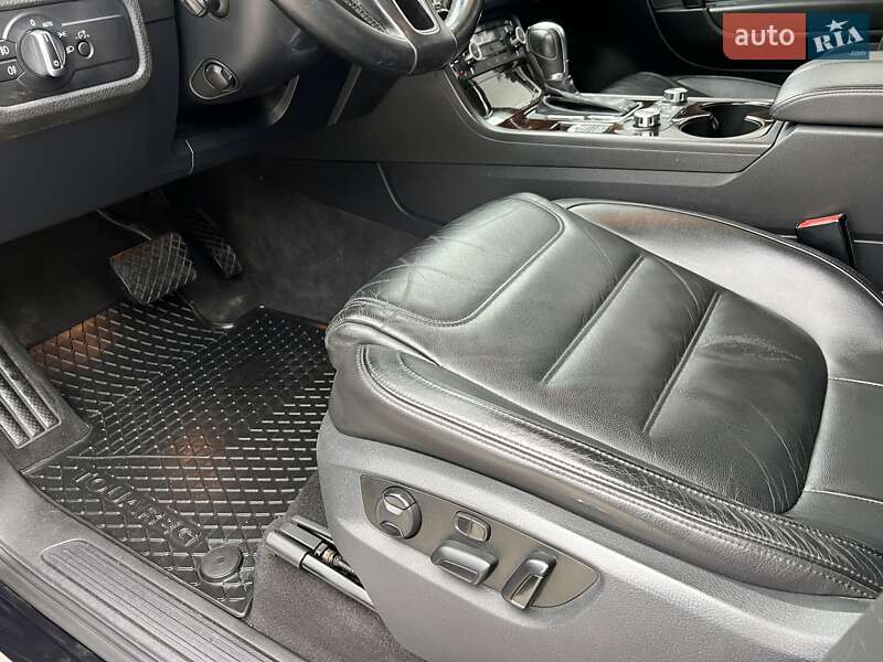 Внедорожник / Кроссовер Volkswagen Touareg 2011 в Радивилове