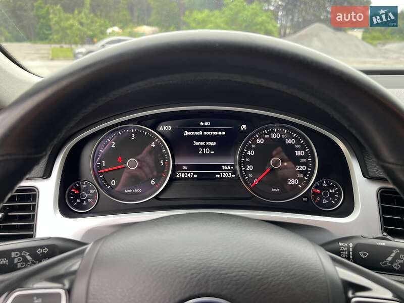 Внедорожник / Кроссовер Volkswagen Touareg 2011 в Радивилове