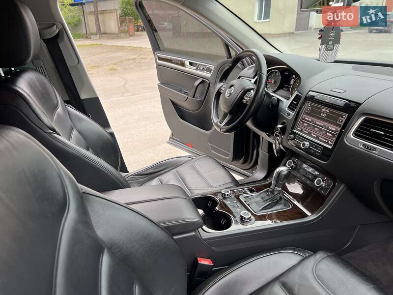 Внедорожник / Кроссовер Volkswagen Touareg 2011 в Радивилове