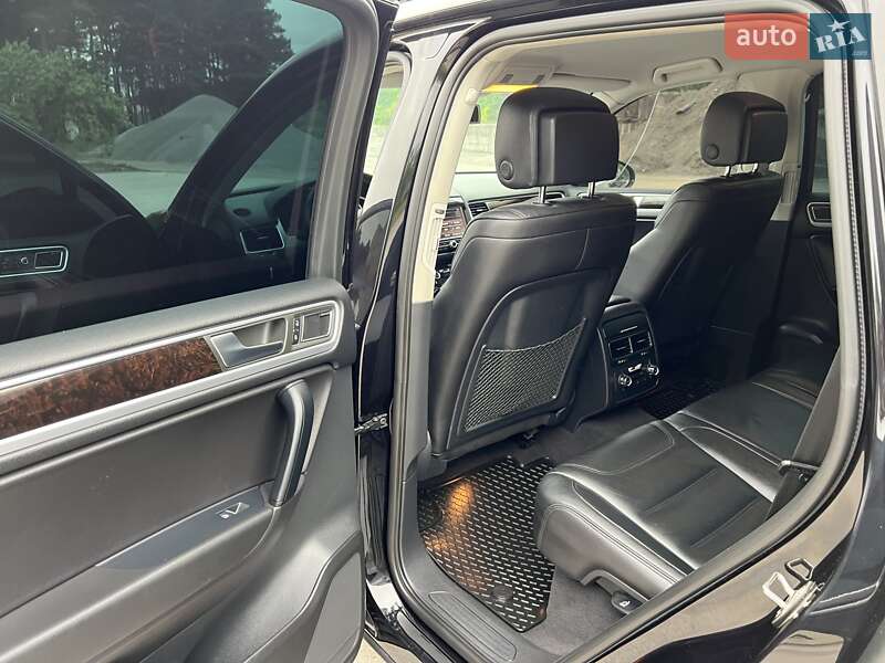 Внедорожник / Кроссовер Volkswagen Touareg 2011 в Радивилове