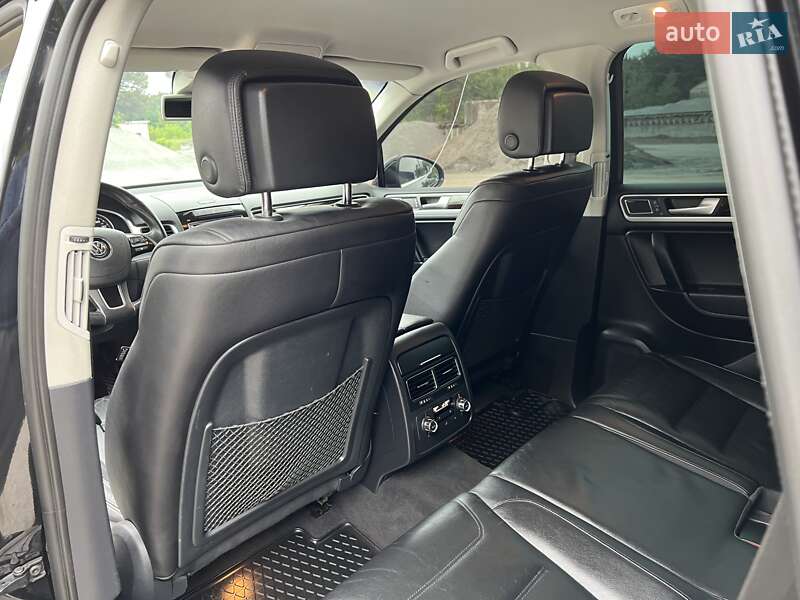 Внедорожник / Кроссовер Volkswagen Touareg 2011 в Радивилове
