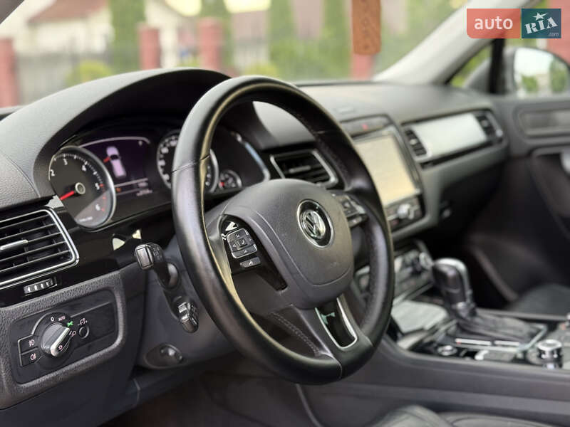 Позашляховик / Кросовер Volkswagen Touareg 2012 в Камені-Каширському