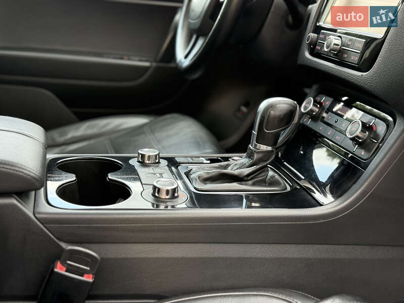 Позашляховик / Кросовер Volkswagen Touareg 2012 в Камені-Каширському