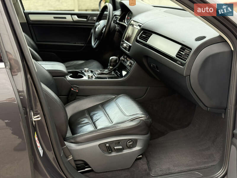 Позашляховик / Кросовер Volkswagen Touareg 2012 в Камені-Каширському