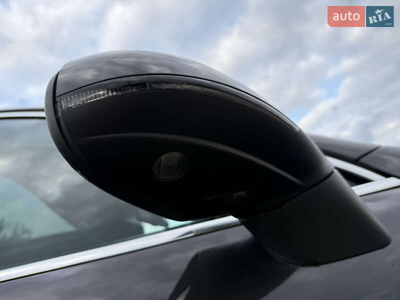 Позашляховик / Кросовер Volkswagen Touareg 2012 в Камені-Каширському