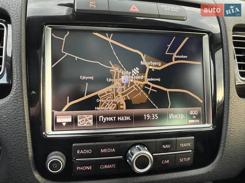 Позашляховик / Кросовер Volkswagen Touareg 2012 в Камені-Каширському