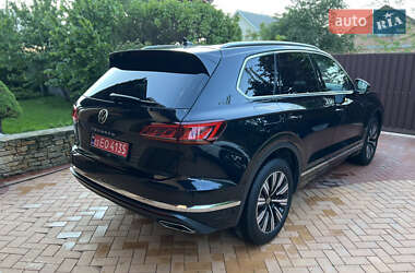 Внедорожник / Кроссовер Volkswagen Touareg 2021 в 