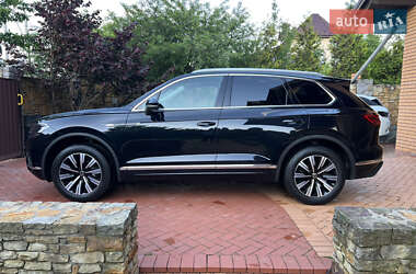 Внедорожник / Кроссовер Volkswagen Touareg 2021 в 