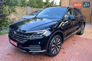 Внедорожник / Кроссовер Volkswagen Touareg 2021 в 