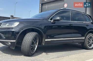 Позашляховик / Кросовер Volkswagen Touareg 2015 в 