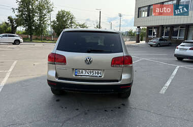 Позашляховик / Кросовер Volkswagen Touareg 2004 в 