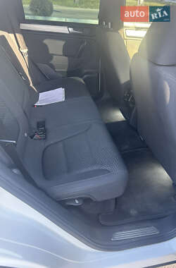 Внедорожник / Кроссовер Volkswagen Touareg 2012 в 