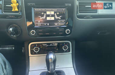 Внедорожник / Кроссовер Volkswagen Touareg 2012 в 